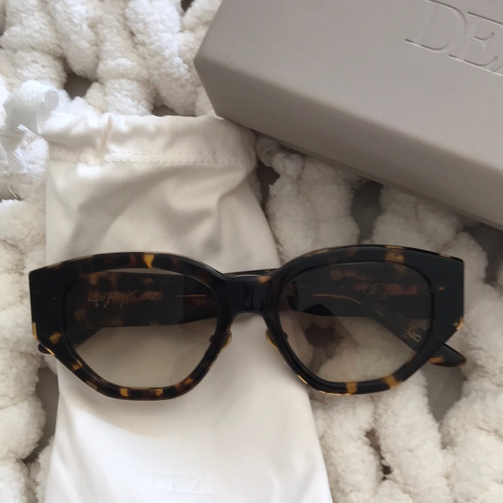 Dezi Charge It Sunglasses